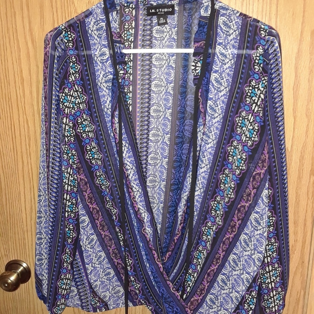 blouse - Picture 5 of 6
